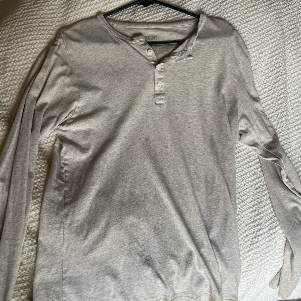 Patagonia henley men’s size small